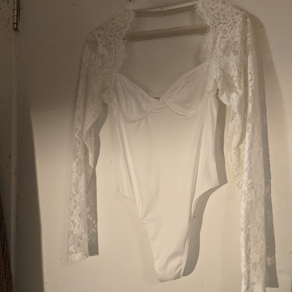 White long sleeve lace Bodysuit